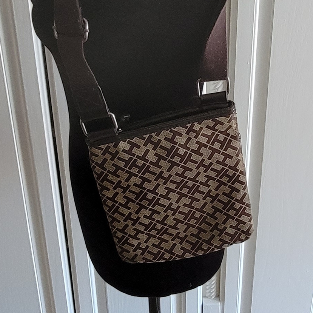 Tommy Hilfiger Purse 8x 8 Brown